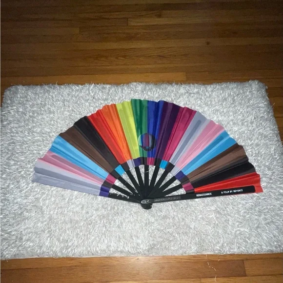 Beyonce Renaissance Movie Merchandise COZY Fan 2023 - Picture 3 of 7